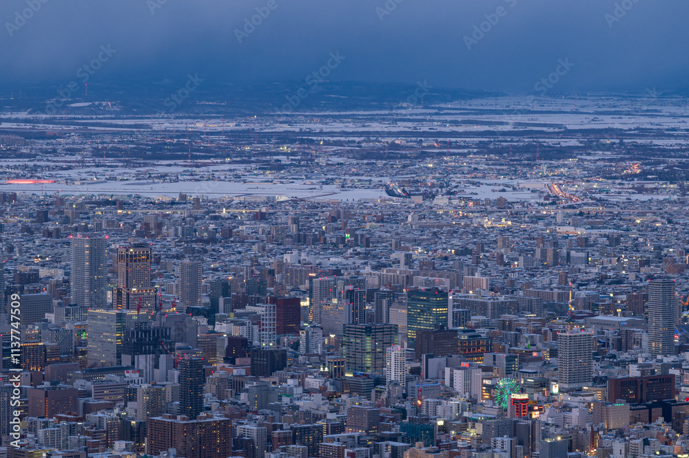 Fototapeta premium 日本の北海道札幌市の藻岩山の美しい夜景