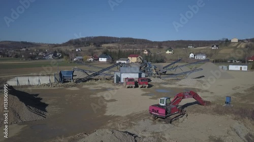 Elements of equipment for the extraction and sorting of rubble. Production of construction materials. Metal construction for working with stone and rocks. Slag of gravel under the conveyor belt