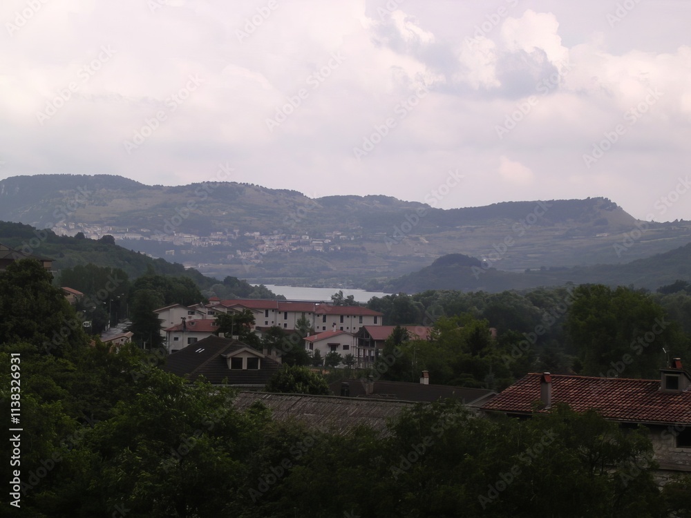 Fototapeta premium A valley view with mountains behind and houses in front
