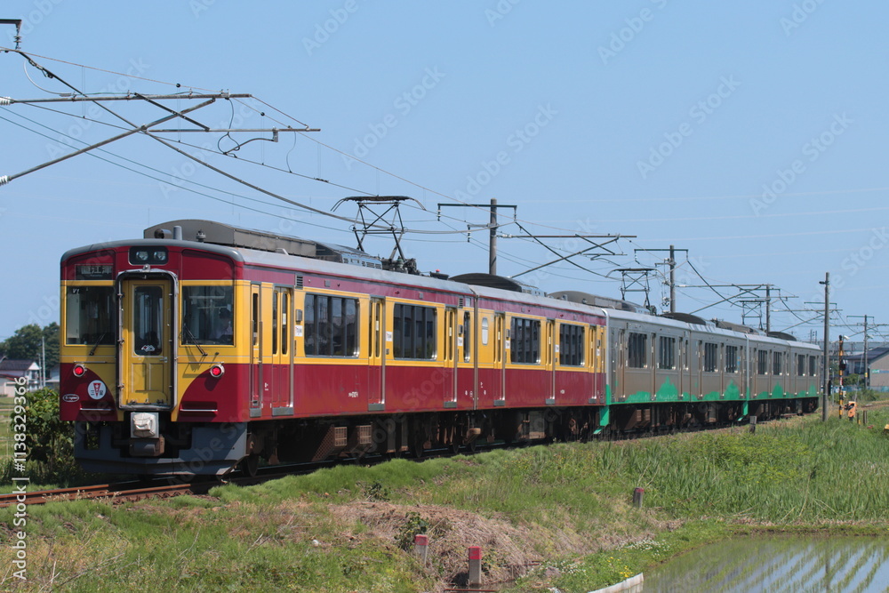 えちごトキめき鉄道を走行する旧新潟色復刻ラッピングのET127系電車_2022/5/29撮影 えちごトキめき鉄道を走行する旧新潟色復刻ラッピングのET127系電車_2022/5/29撮影