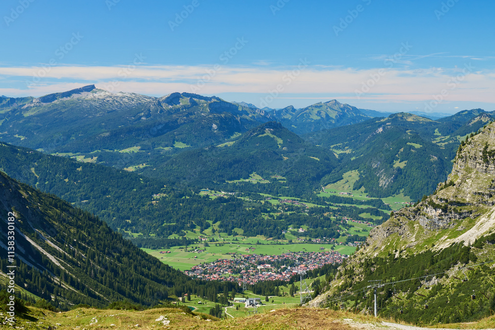 Fototapeta premium Blick auf Oberstdorf von der Bergstation Nebelhornbahn, Bayern, Deutschland 