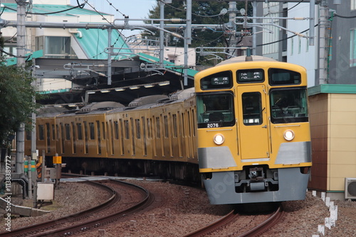 池袋線を走行する西武新2000系電車_2022/10/22撮影