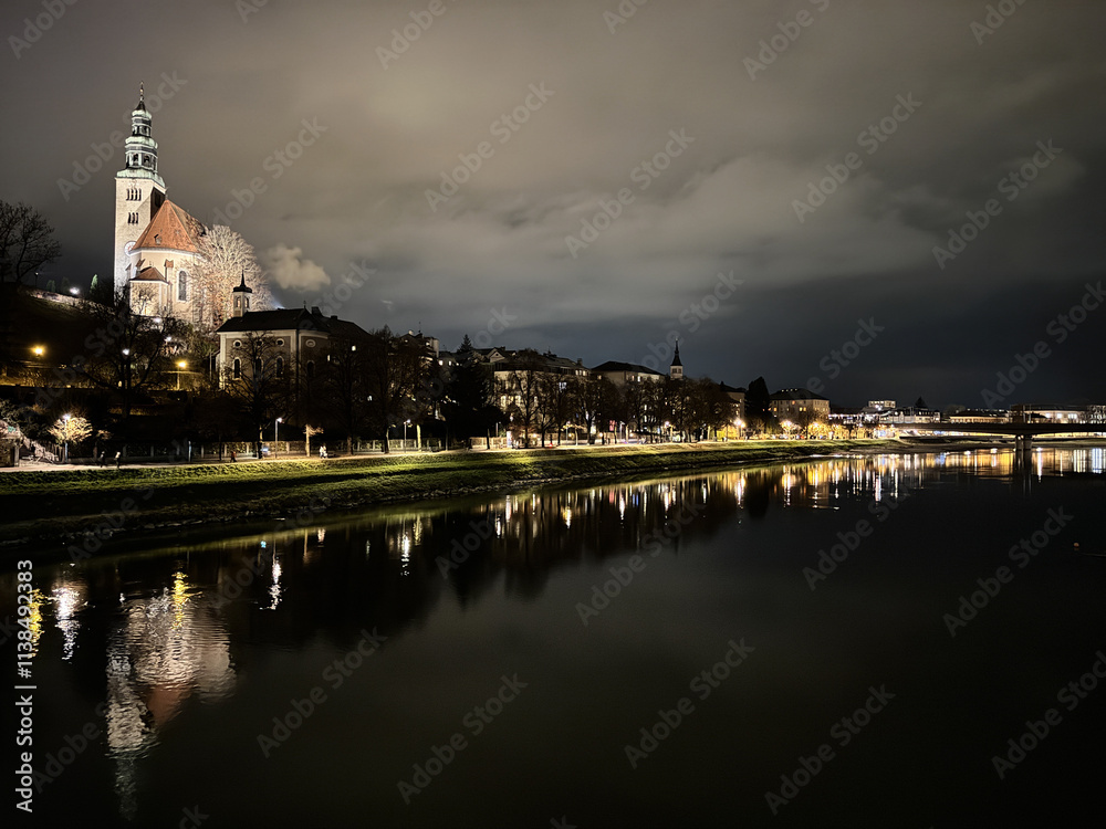Obraz premium Salzburg Austria cityscape at night, along the Salzach River in winter