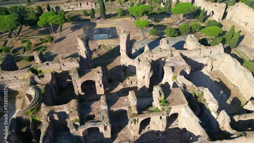 Vista aerea delle terme di Caracalla a Roma. Storia e cultura di un monumento dell’impero Romano