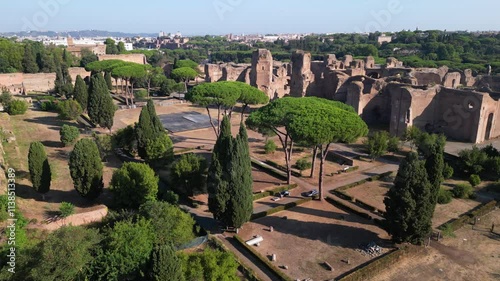 Vista aerea delle terme di Caracalla a Roma. Storia e cultura di un monumento dell’impero Romano