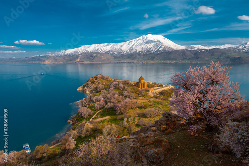 Obraz na płótnie Akdamar Island in Van Lake. The Armenian Cathedral Church of the Holy Cross - Akdamar, Turkey w salonie