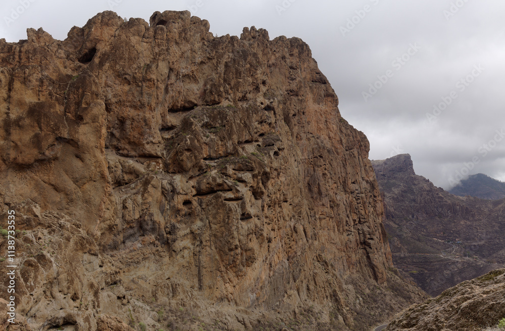Fototapeta premium Gran Canaria, landscape of the central part of the island, Las Cumbres, ie The Summits, short hike between rock Formation Chimirique and iconic Roque Nublo