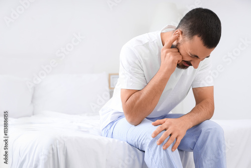 Young man suffering from ea...