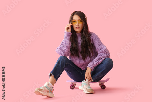 Beautiful young Asian woman...