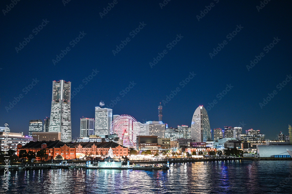 Naklejka premium 横浜みなとみらいの夜景の都市イメージ