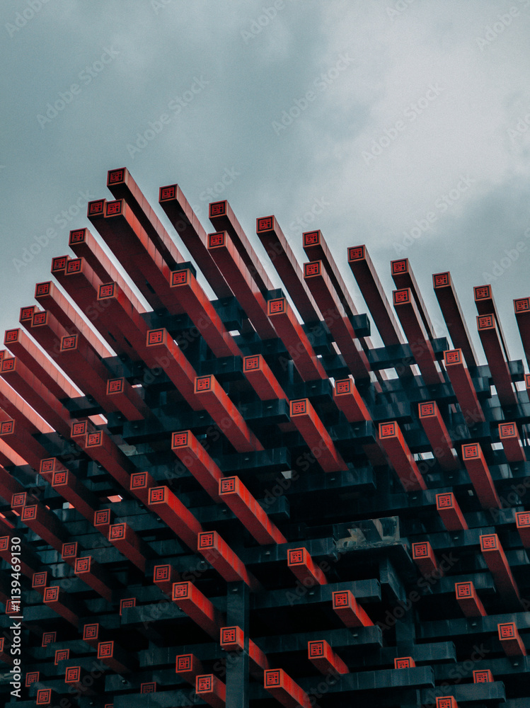 Obraz premium Close-up of red building structures in rainy weather