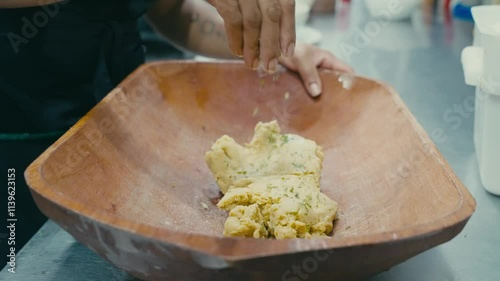 Preparando bolón ecuatoriano