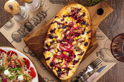 Canvas Print pizza with bacon, corn and onions