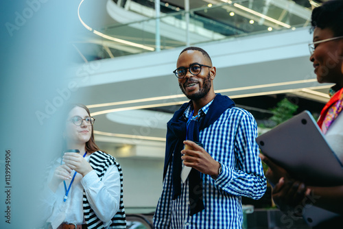 Photos Business professionals discussing financial advisory skills in a modern corporat