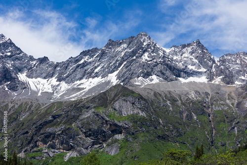 Snow view of Siguniang Mountain, Shuangqiao Valley, Aba, Sichuan Province, China