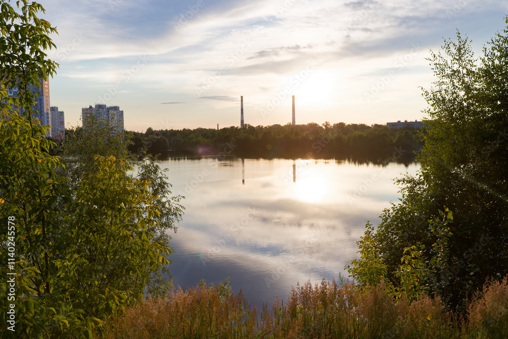 Fototapeta premium A beautiful lake with a reflection of the sun in the water. Nizhny Novgorod. Russia