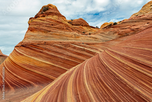 The Wave with Rocky Peaks