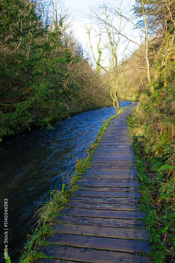 Obraz premium The wooden platform towards Milldale, in Derbyshire, in December, 2024.