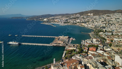 Foto Yachts boats marine vessels in Kuşadası marina drone aerial Turkey kusadasi v1