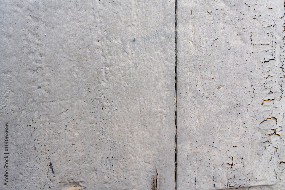 Obraz premium A wall with a lot of holes and cracks