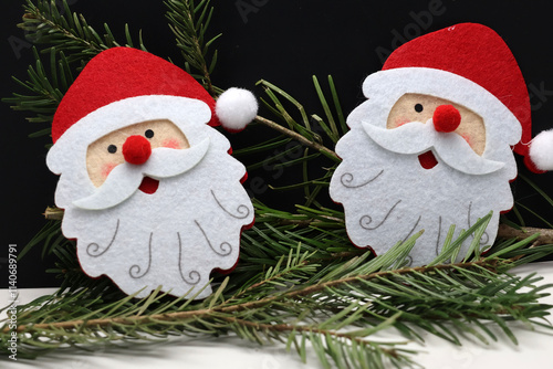 Fotografie 2 têtes en feutrine du père Noël