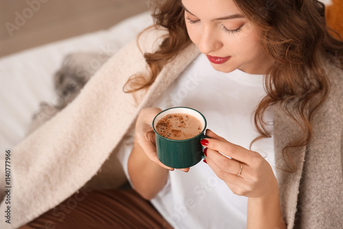 Young woman enjoying warm h...