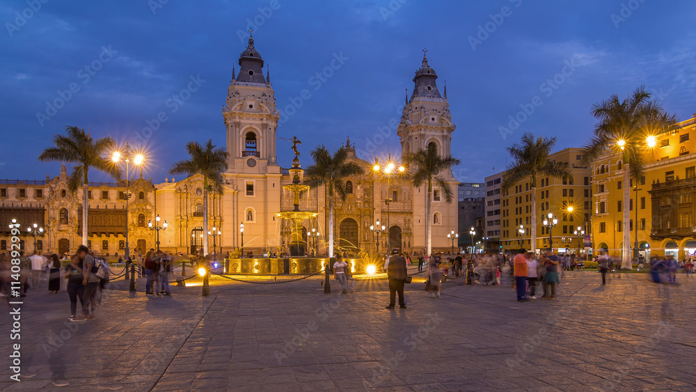 Fototapeta premium Fountain on The Plaza de Armas day to night timelapse, also known as the Plaza Mayor