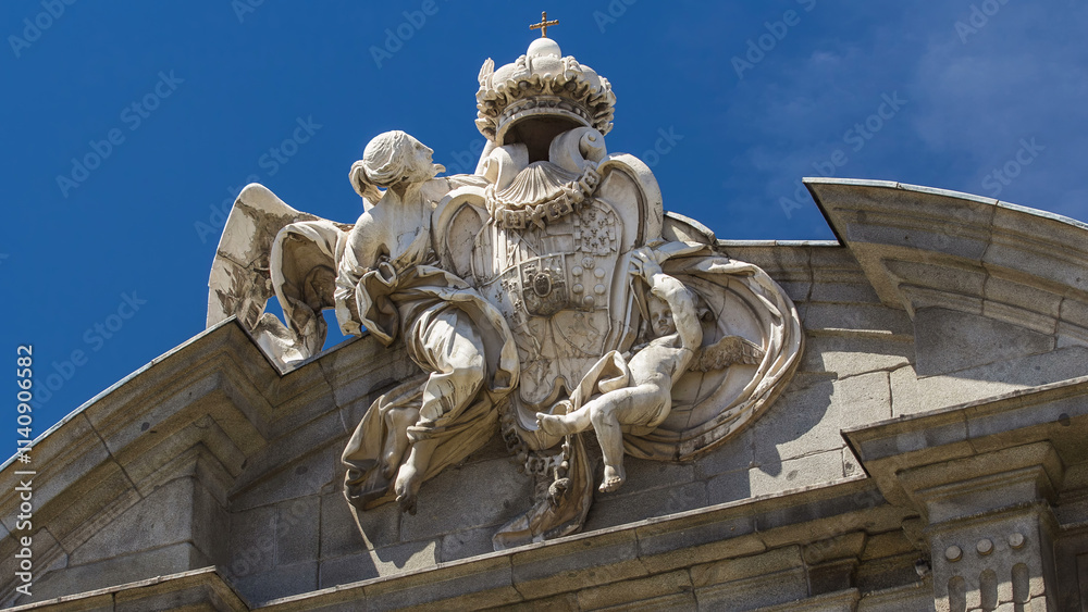 Fototapeta premium The Puerta de Alcala timelapse is a Neo-classical monument in the Plaza de la Independencia in Madrid, Spain.