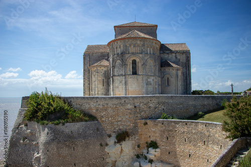 Romaanse kerk Talmont - France 