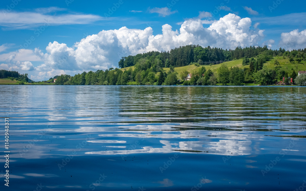 Fototapeta premium starke Spiegelungen am naturgelegenen Degersee