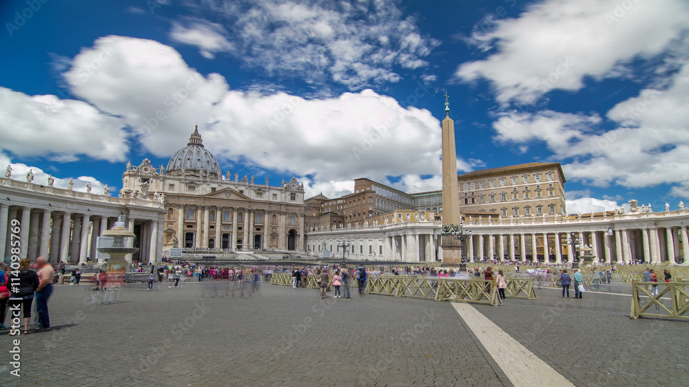 Fototapeta premium St. Peter's Square full of tourists with St. Peter's Basilica and the Egyptian obelisk within the Vatican City timelapse hyperlapse