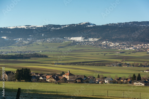 Vue sur Le Val de Ruz depuis les hauts de Savagnier sur le Territoire de la Commune de Val de Ruz (NE) en décembre 2024 photo