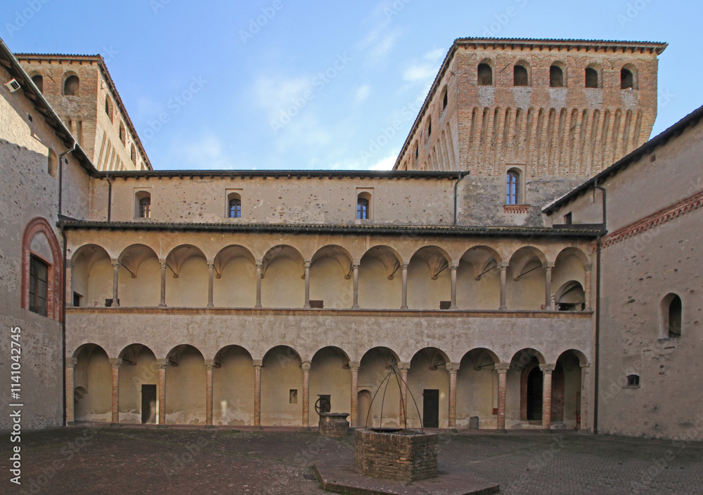Fototapeta premium il cortile interno del Castello di Torrechiara (Parma)