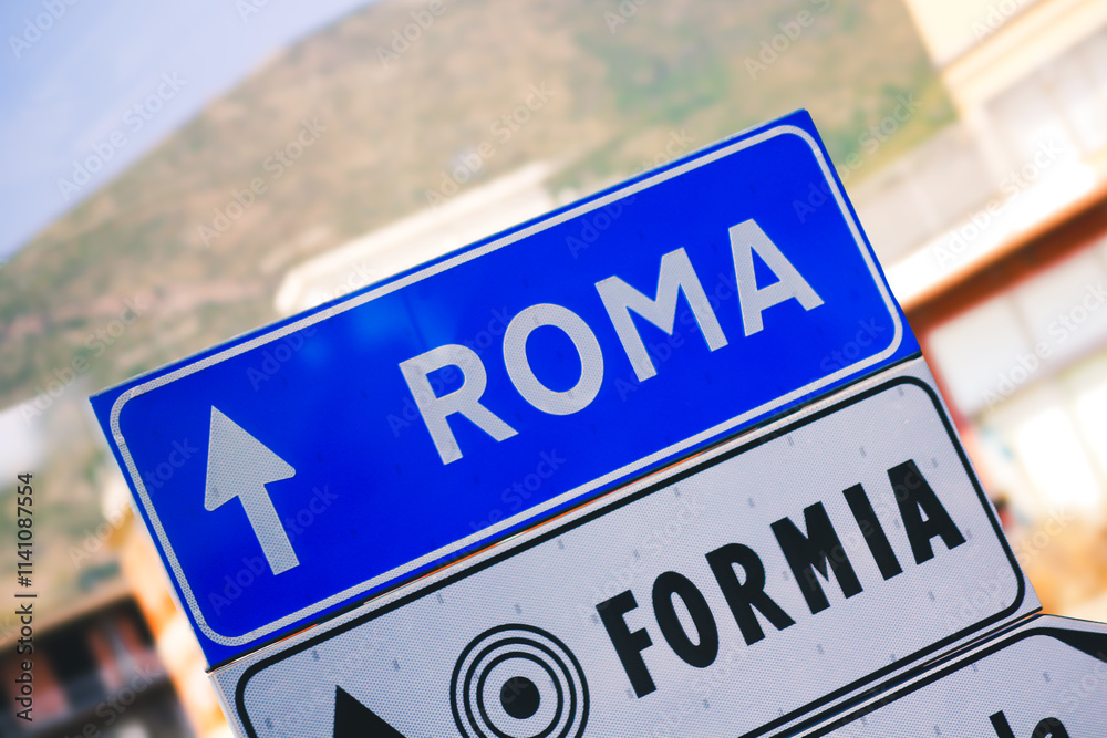 Obraz premium Sign on austostrada Rome, direction of Rome, Rome vacation, sightseeing in Italy 