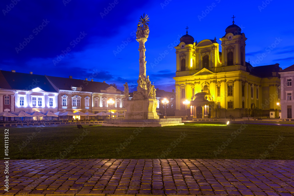 Φωτογραφία Illuminated Unirii Square with Roman Catholic Dome and Trinity Column at night,