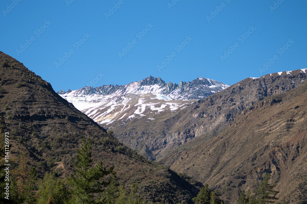 Naklejka premium cordillera de los andes nevada vista desde el cajón del Maipo, Chile