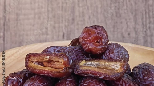 dried fruits from date palm 