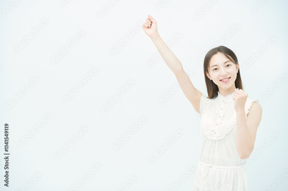 ポジティブなハンドサインをする女性とコピースペース ポジティブなハンドサインをする女性とコピースペース