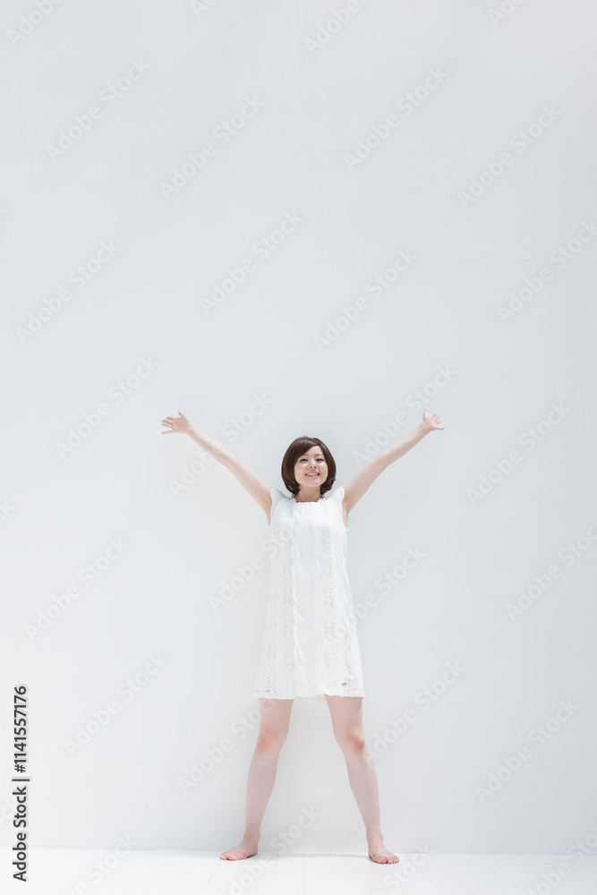 白い服を着た女の子 白い服を着た女の子