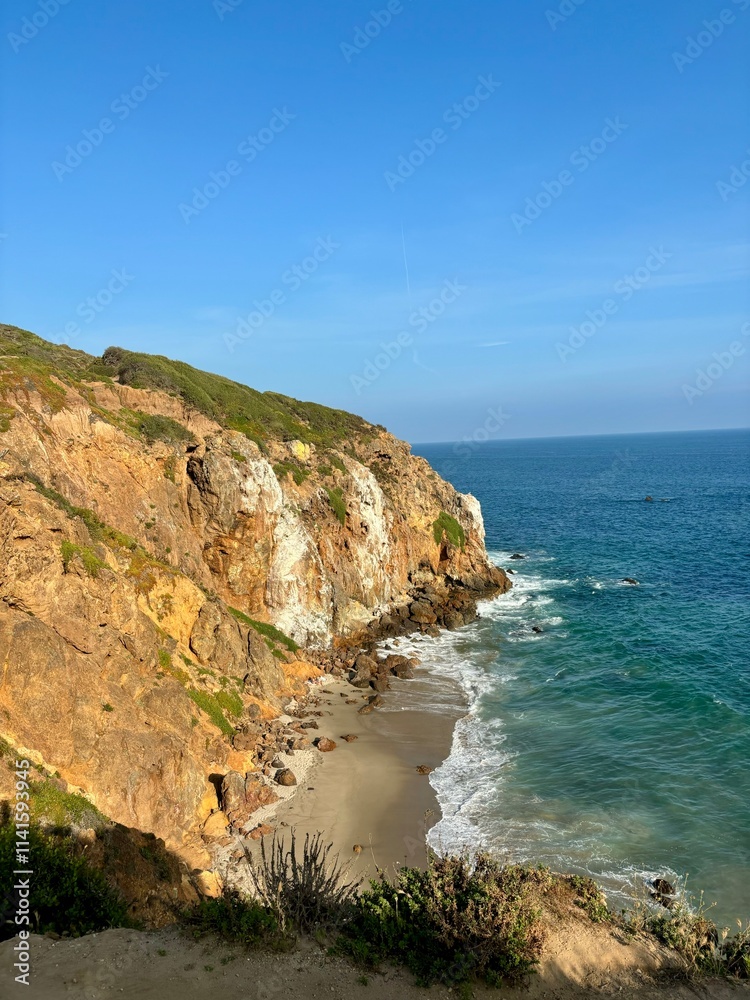 Fototapeta premium cliffs off of sea coast 