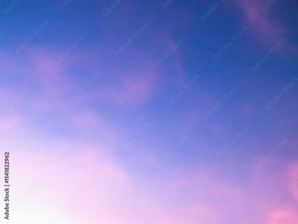 Obraz premium Sky sunset evening background sunrise dusk cloud dramatic orange twilight red warm sunny dawn sunshine romantic calm nature, cloudscape summer autumn spring scene, environment ecosystem energy.