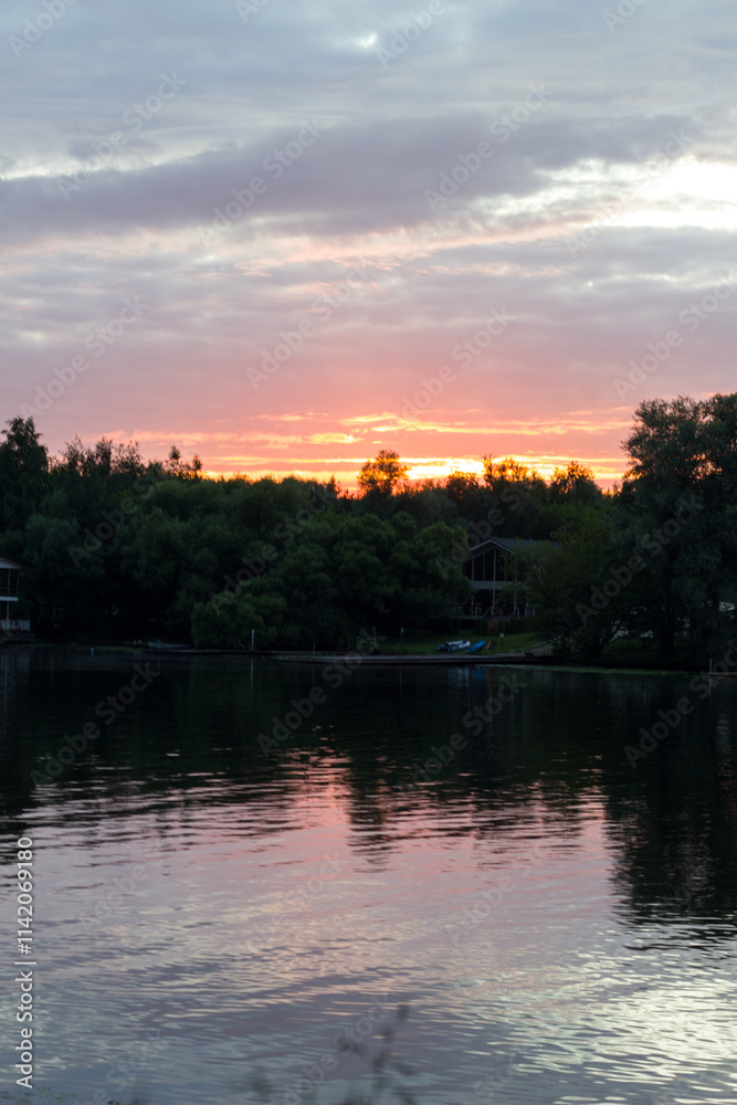 Fototapeta premium Red sunset over the Moscow river