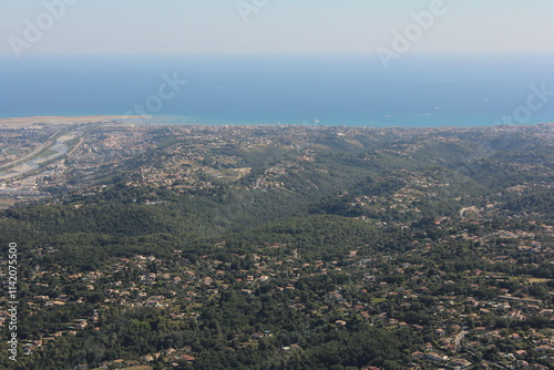 Ville de Saint Laurent du Var vue en panoramique des montagnes de l'arrière pays Niçois bordant la mer Méditerranée, Var