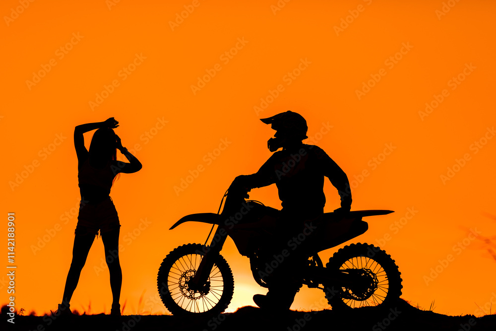 Obraz premium Silhouette of a girl and a man on a motorcycle. Silhouette of a couple and a motorcycle at sunset. Silhouette of a motorcycle racer and a girl at sunset.