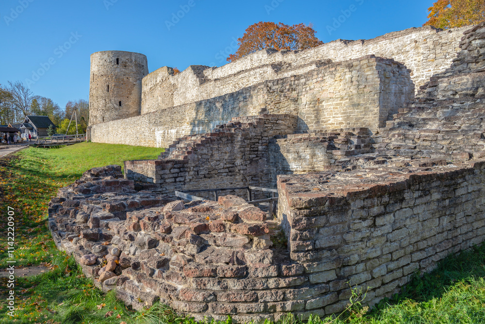 Fototapeta premium The dilapidated zahab of the ancient Izborsk fortress. Pskov region, Russia