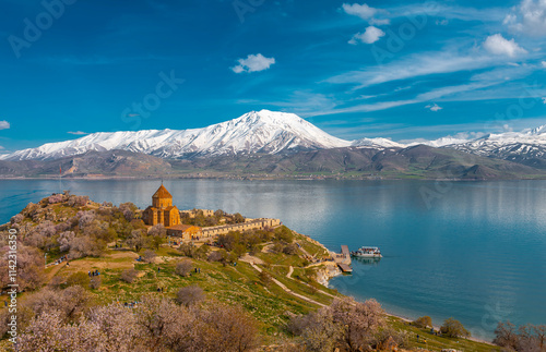 Obraz na płótnie Akdamar Island in Van Lake. The Armenian Cathedral Church of the Holy Cross - Akdamar, Turkey w salonie