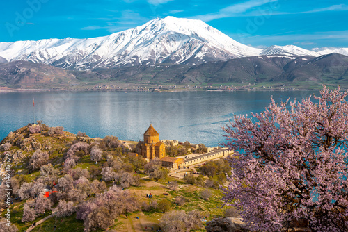 Obraz na płótnie Akdamar Island in Van Lake. The Armenian Cathedral Church of the Holy Cross - Akdamar, Turkey w salonie