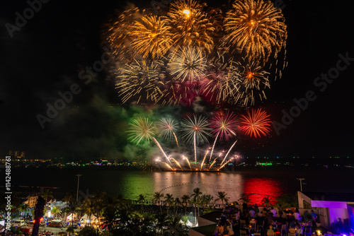 Obraz na płótnie Fireworks on the beach at the Pattaya International Fireworks Festival 2024 held at Pattaya Beach, Chonburi Province in Thailand, w salonie