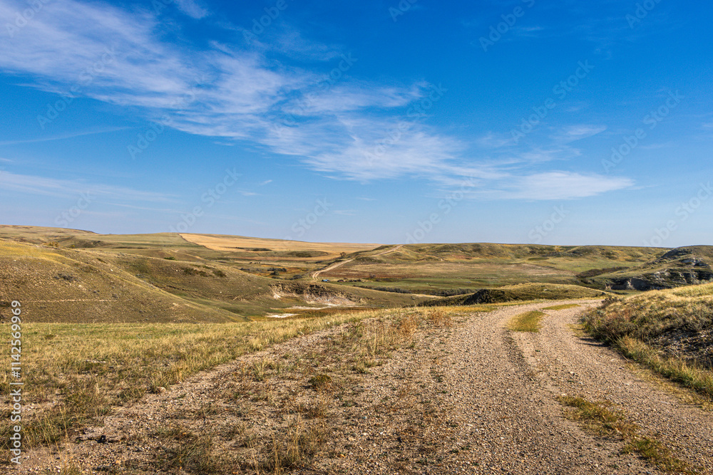 Fototapeta premium Approach grid road descending into Big Muddy Valley in Southern Saskatchewan, Canada