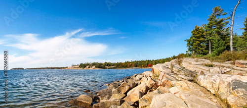 Fotografía Autumn on the shore of Lake Huron, a beautiful autumn landscape